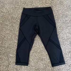 Lululemon Black w/Mesh Workout Capris